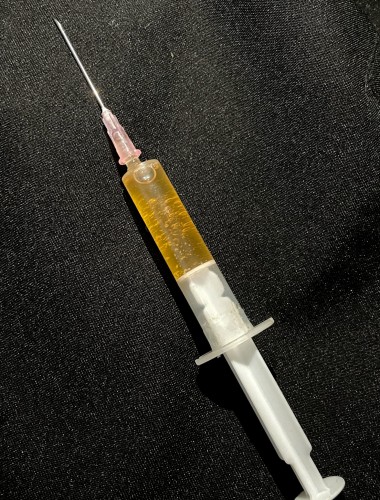 Strzykawka 5ml z igłą.