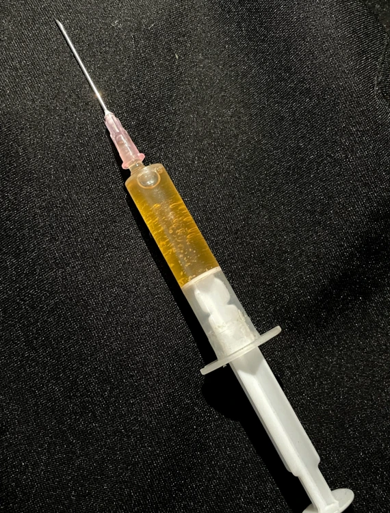 Strzykawka 5ml z igłą.