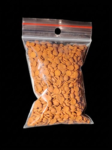 Tropical Krill Chips pro stinky v sacku - cerne pozadi